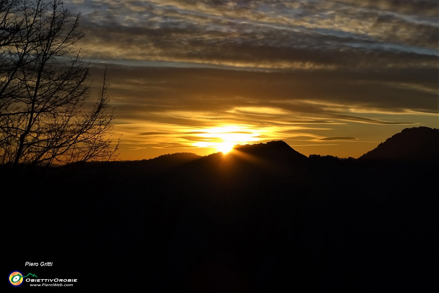 06 Il sole tramonta sul Castel Regina.JPG